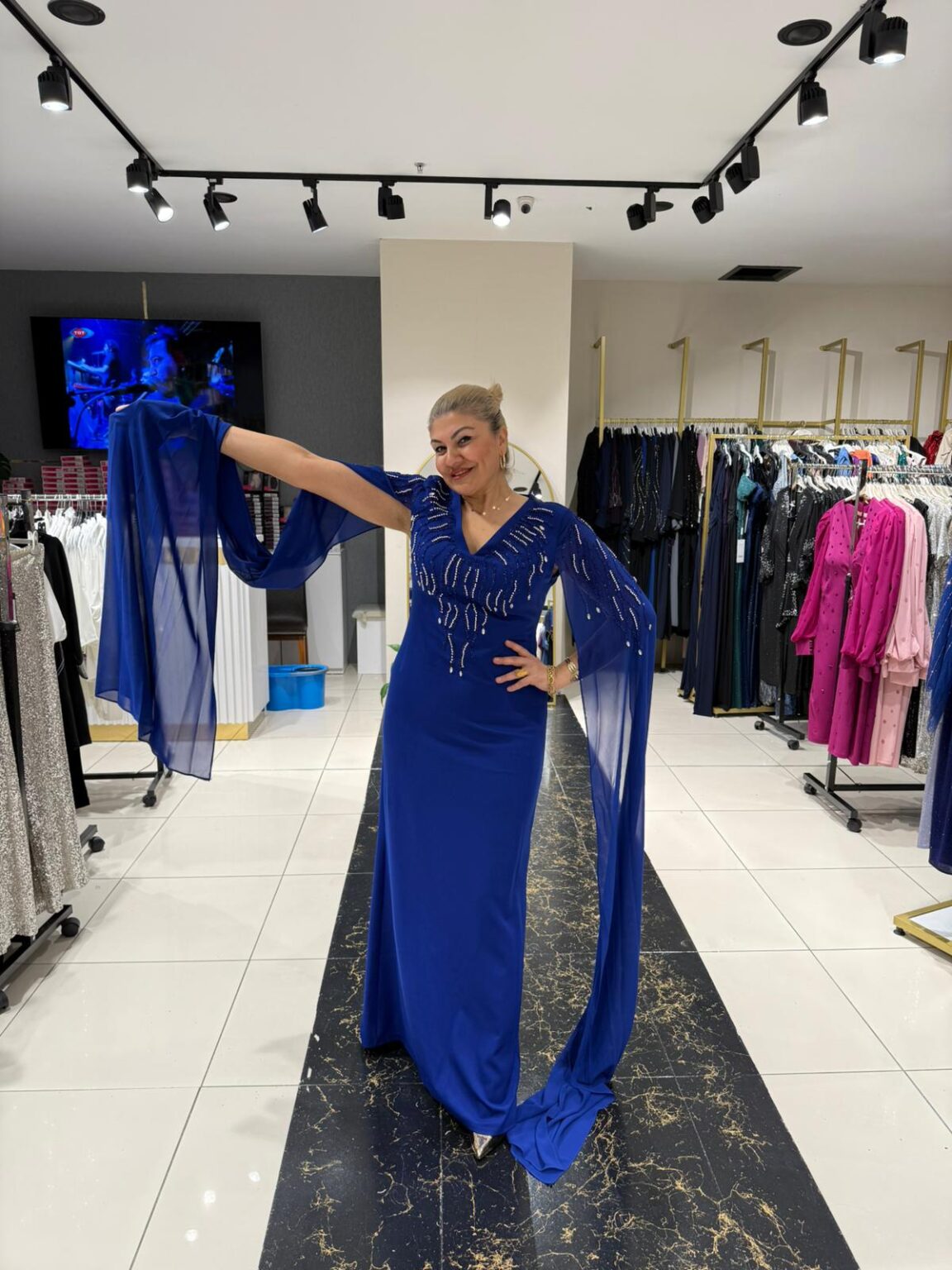 saks mavisi pelerin kollu abiye