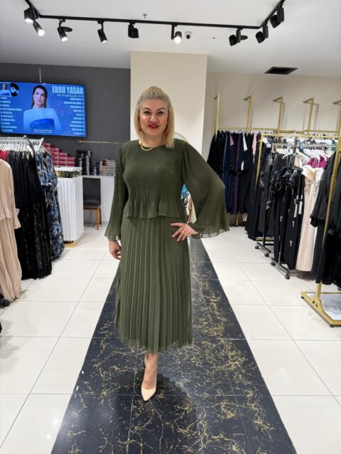 Uzun Kollu Sihirli Elbise