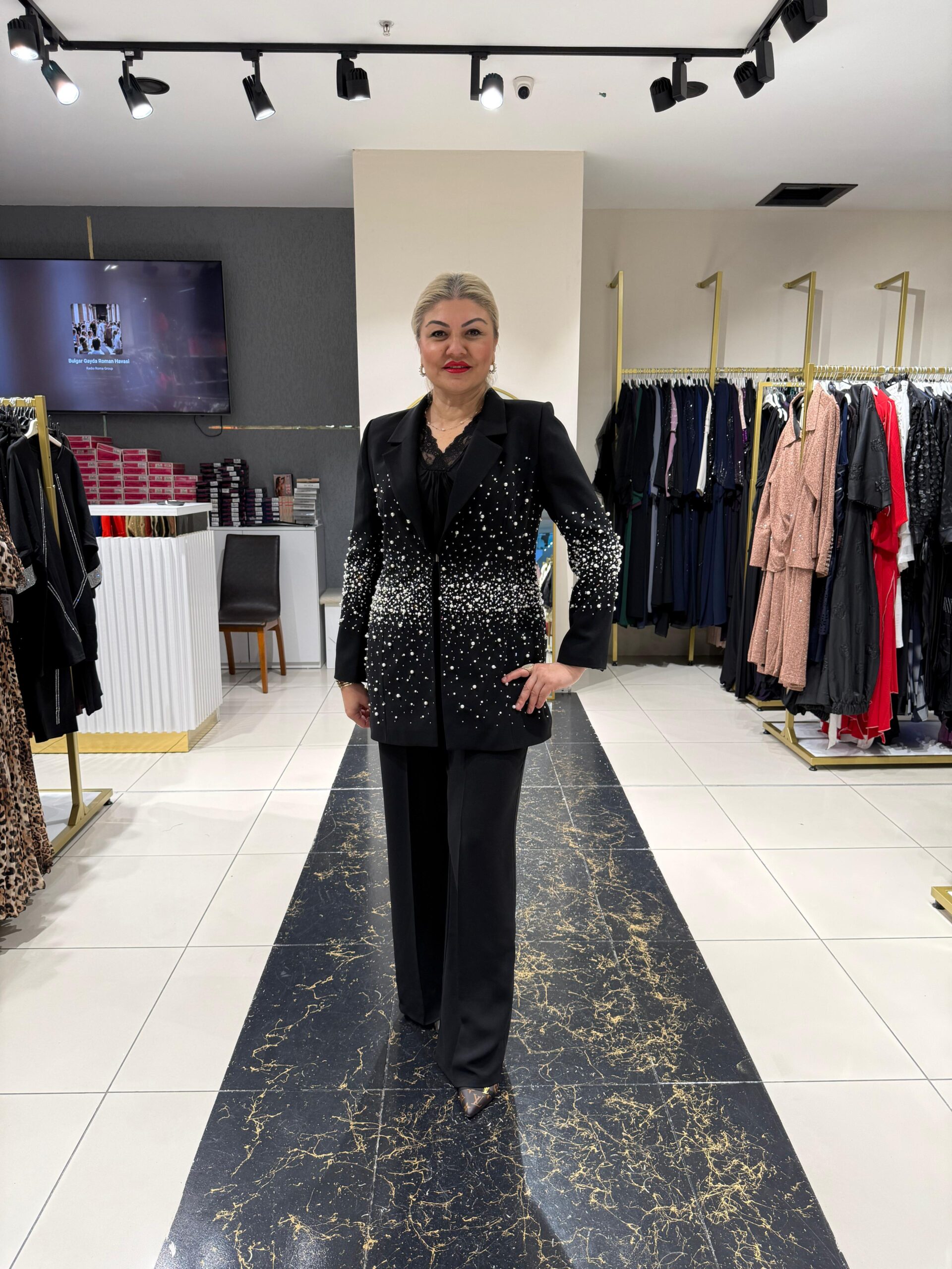 Büyülü İnci Ceketli Takım